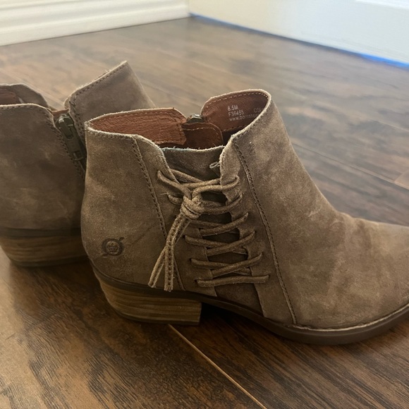 Born Bessie in Taupe Distressed - Picture 5 of 7